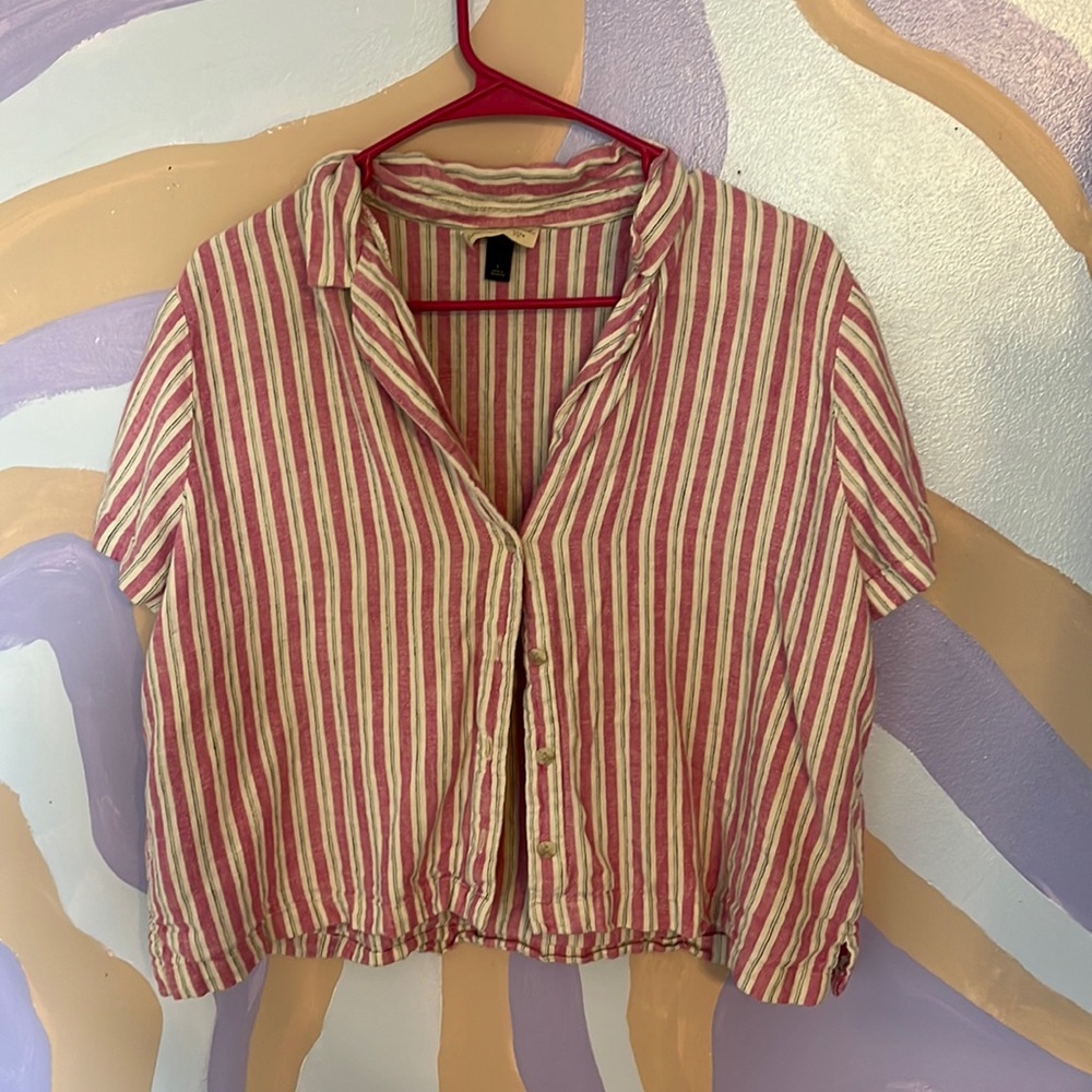Causal button up
